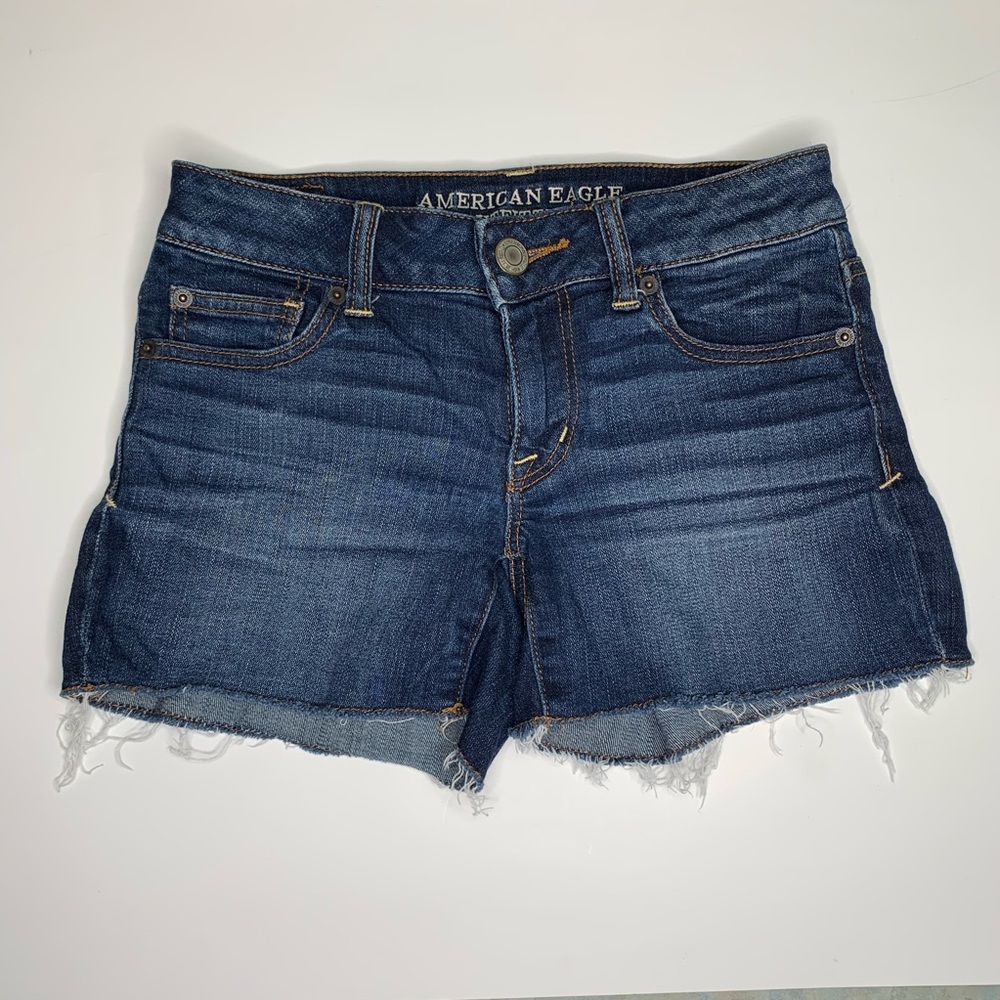 (AEO) Super stretch shorts w/ distressed hem